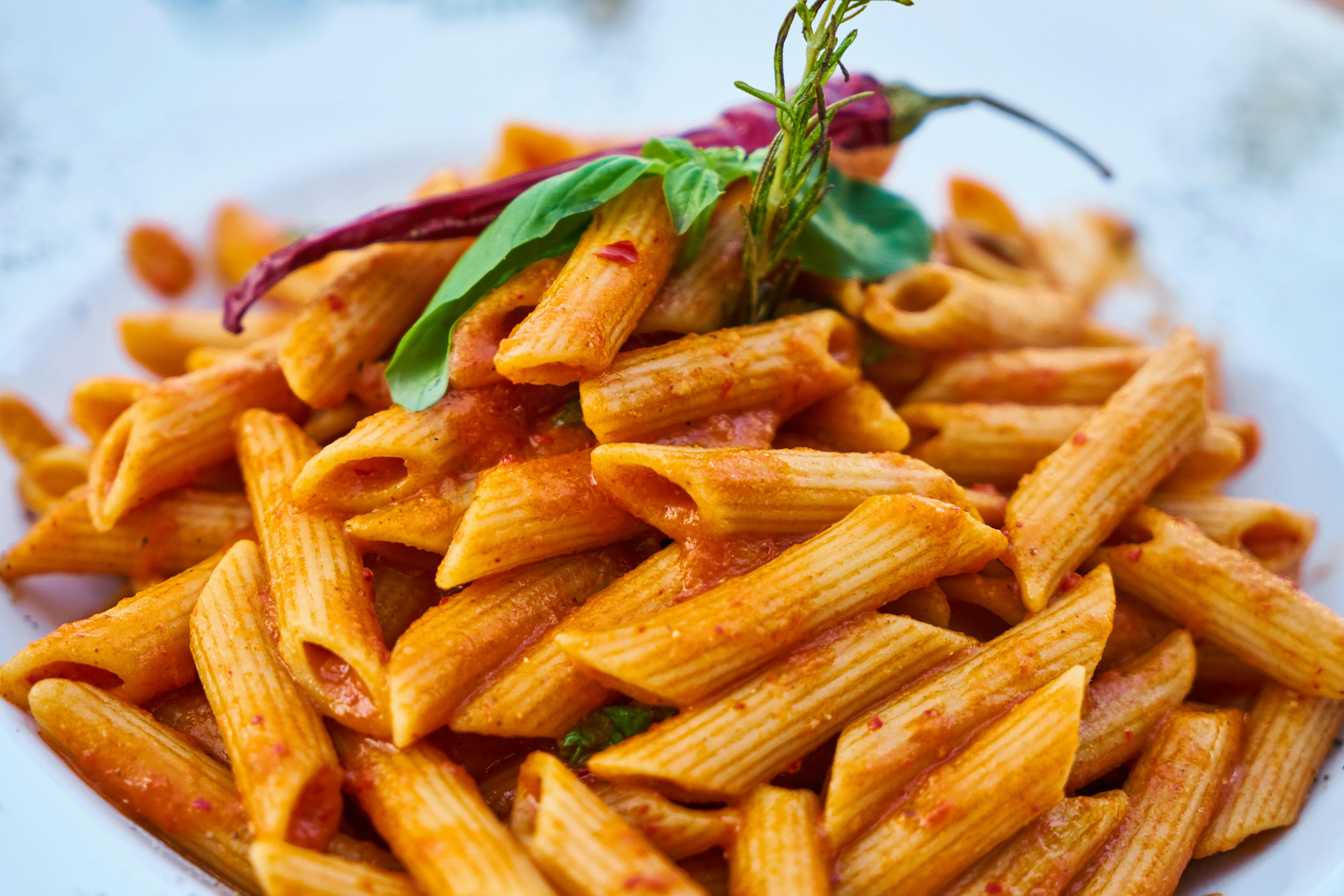 ITALIAN GIFT BOX 2: RAGU MEAT Sauce with 4 Varieties of Pasta ... Trackable Home Delivery to Cuba Included.